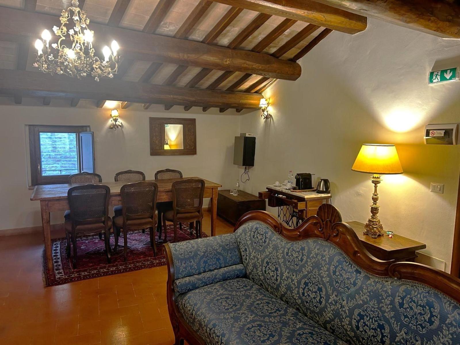 Borgo Petroro Hotel Todi Luaran gambar